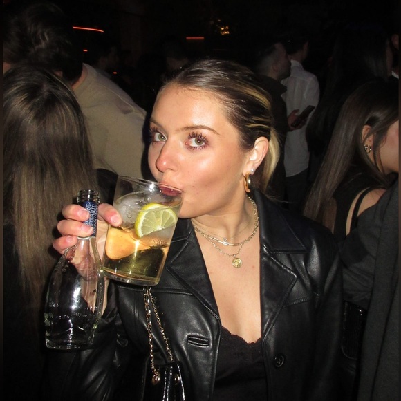 Meet your Posher, Emily - Picture 6 of 6